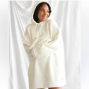 Sunday Citizen Snug Blanket Hoodie in Off White Unisex One Size